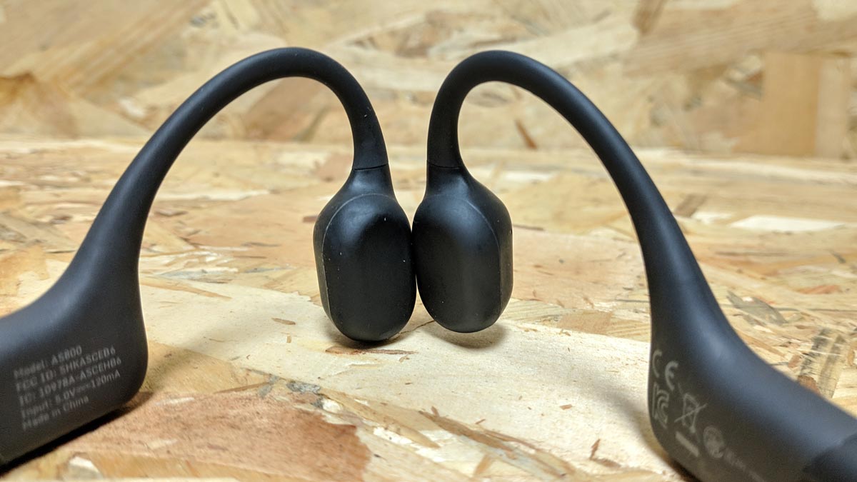 Aeropex, probamos los cascos de conducción ósea mientras montamos en bici