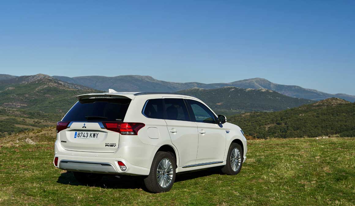 Si respetas la naturaleza, el Mitsubishi Outlander PHEV es la respuesta