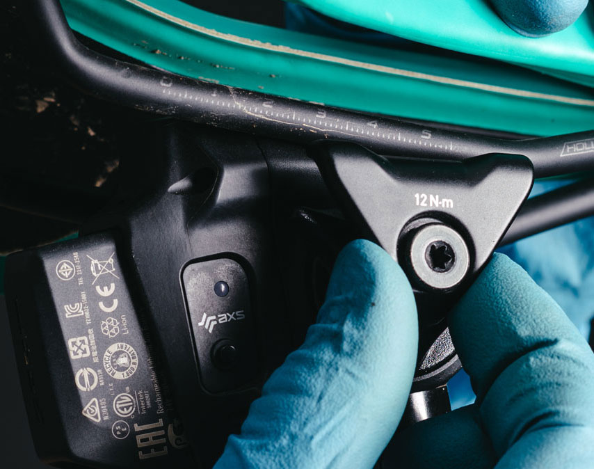 Mecánica: Instalar una tija RockShox Reverb AXS