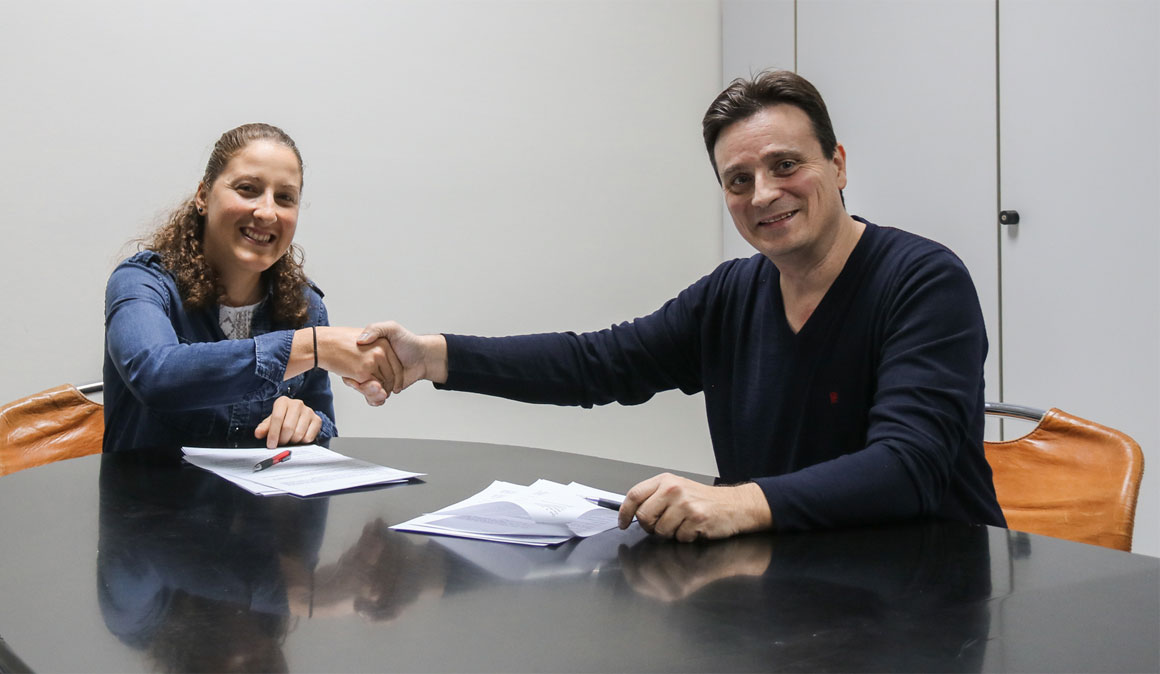 Julie Bresset ficha por Massi