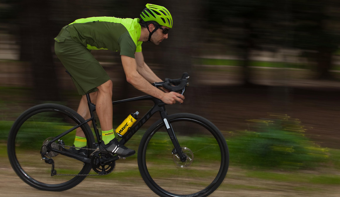 Mavic & GravaePolbo con los montes de Galicia