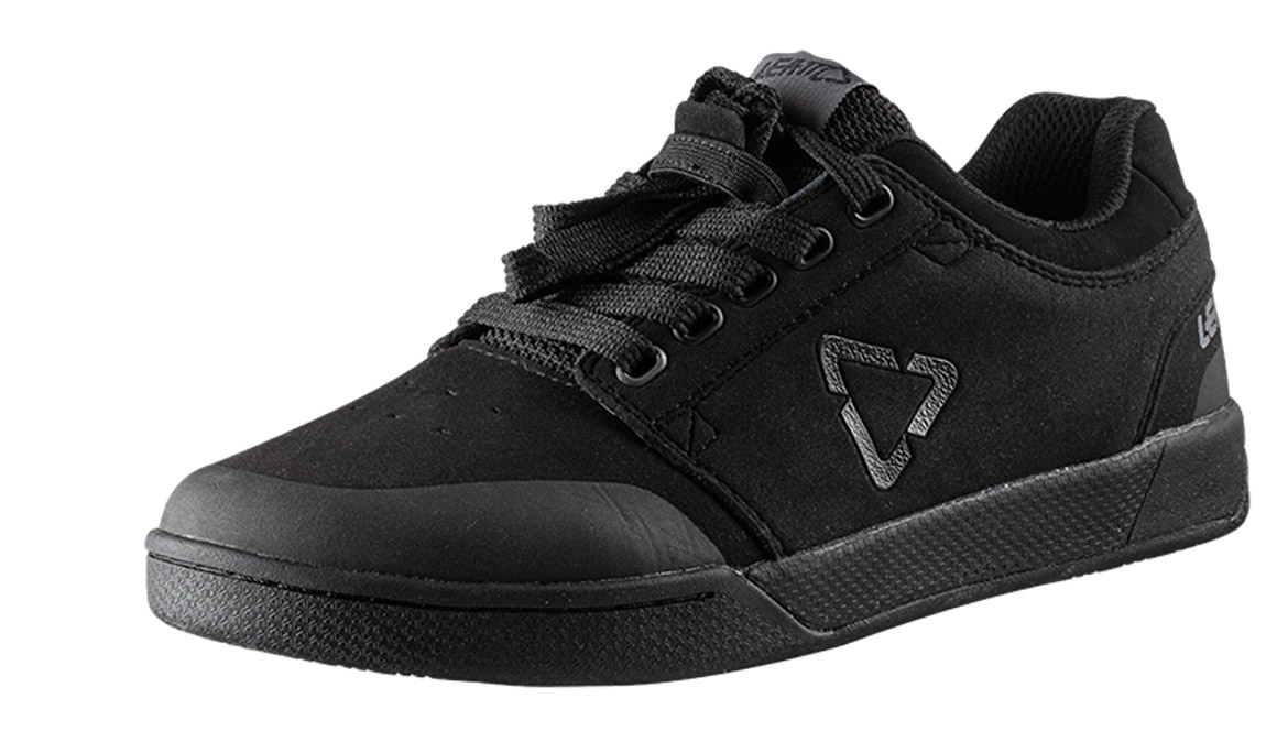 Cómo son las primeras zapatillas de Leatt