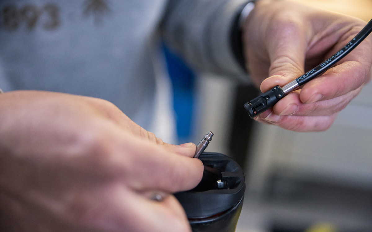 Sin cables a la vista: así se monta la bici del futuro