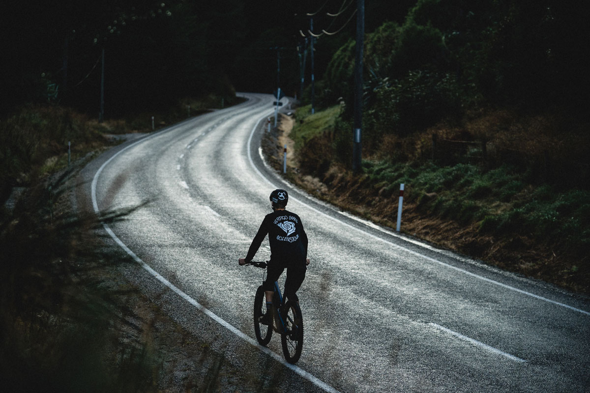 Escala 50.000 metros en 30 días en su bici de Enduro