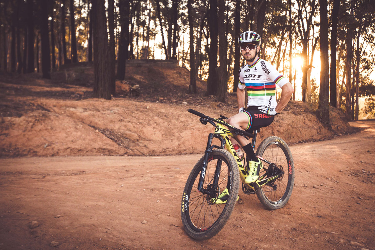 Fitter, Faster Stronger, último episodio. Schurter nos enseña que además de entrenar hay que hacer otras cosas