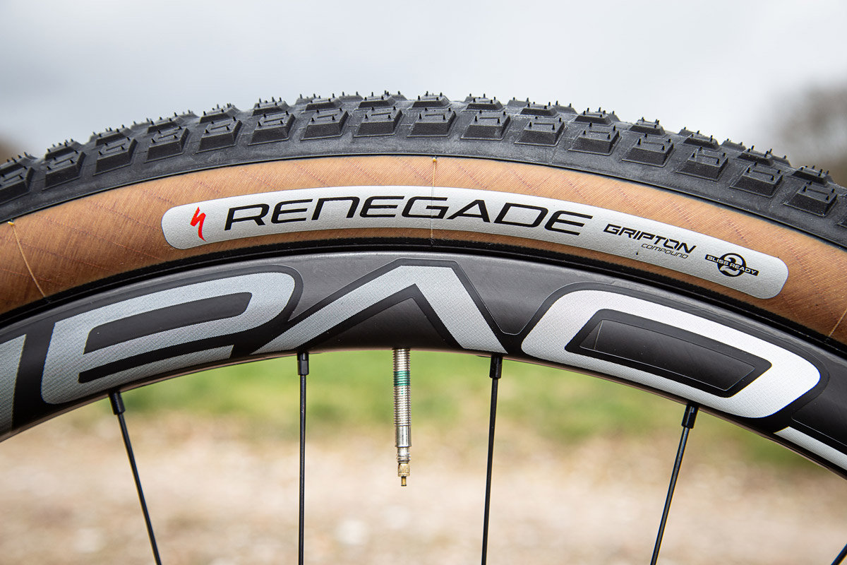 Renegade y Ground Control: Specialized amplía la gama de neumáticos con flanco marrón